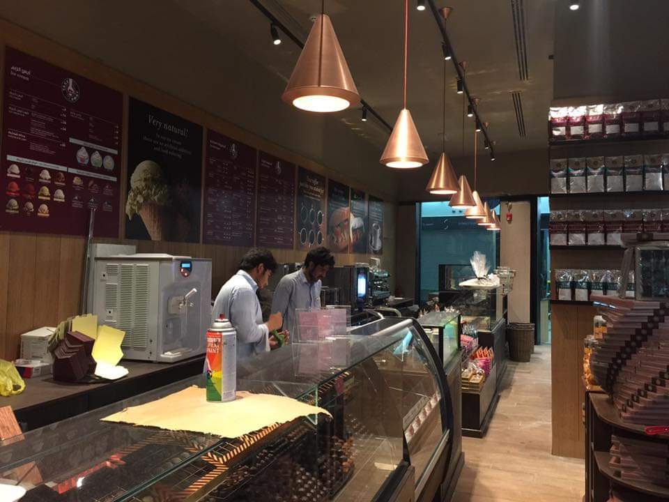Retail and service counter